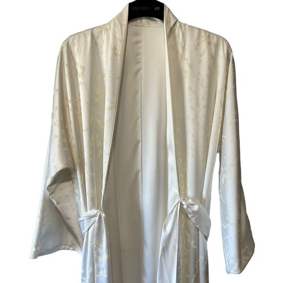 Natori Sleek satin jacquard Robe - Picture 3 of 13